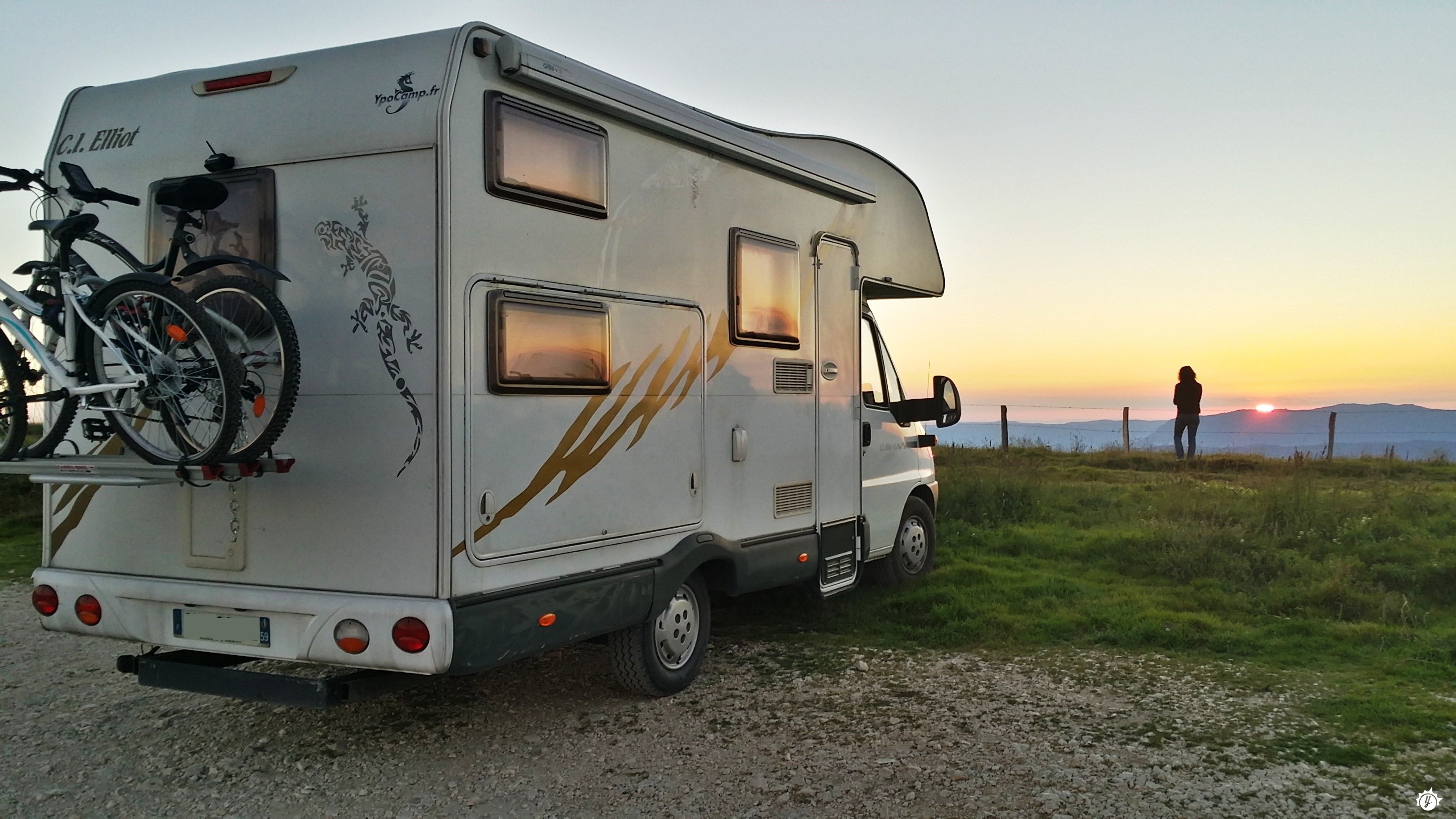 Transporter un véhicule deux-roues : quel équipement pour mon camping-car ?